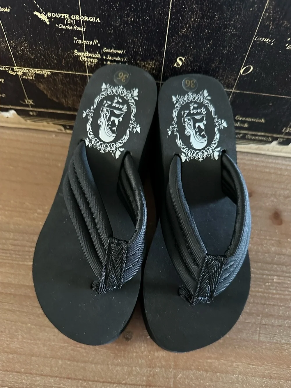 NWOT Platform Flip Flops